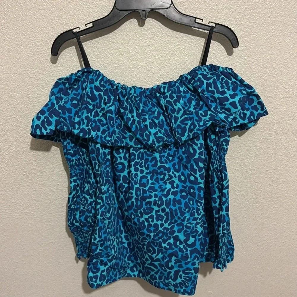 Lilly Pulitzer Beatrix Off-the Shoulder Top in Oyster Bay Navy Leopard - Picture 7 of 7
